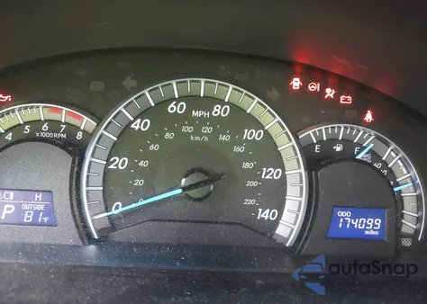 2014 Toyota Camry Se z USA, uszkodzony, nr VIN 4T1BF1FK2EU828360